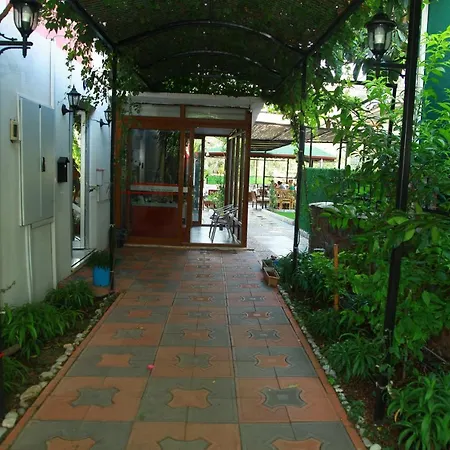 Kampues Garden Szálloda 4*